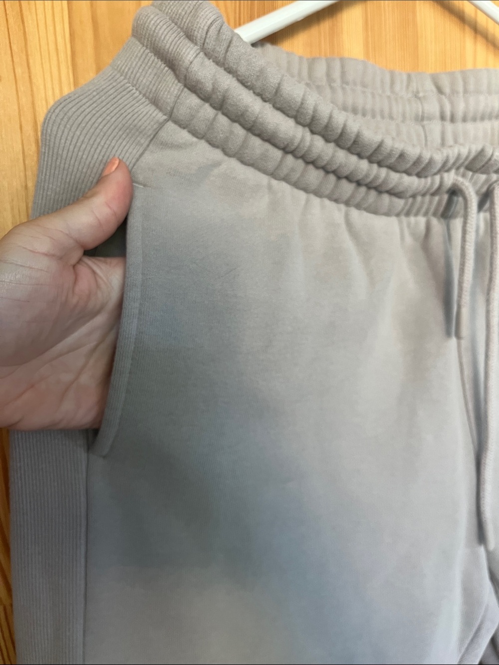 Aritzia grey Boyfriend Fit SweatFleece joggers (size S) - Picture 8 of 8
